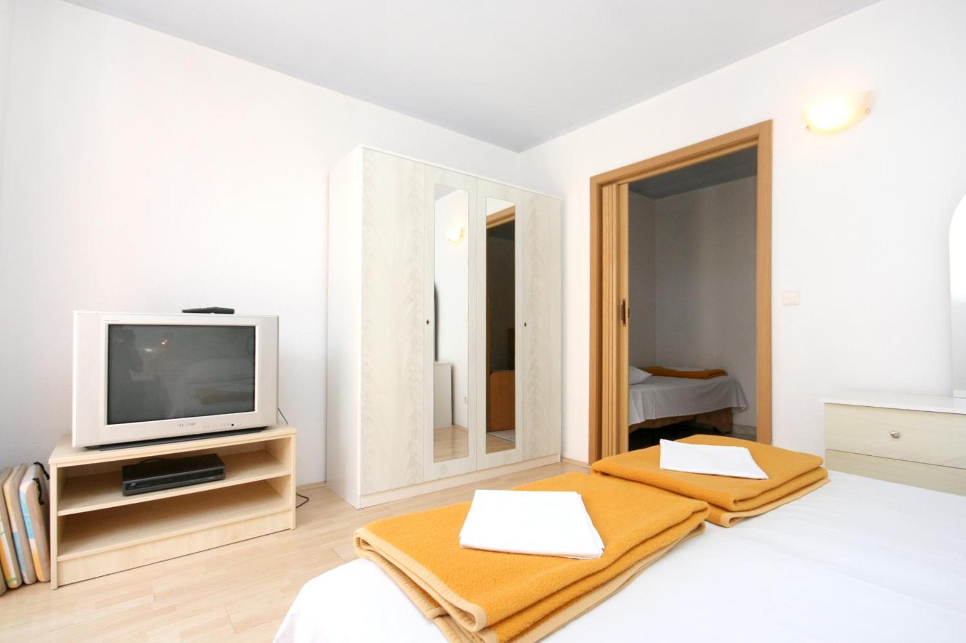 Apartments By The Sea Promajna, Makarska - 2673 Номер фото