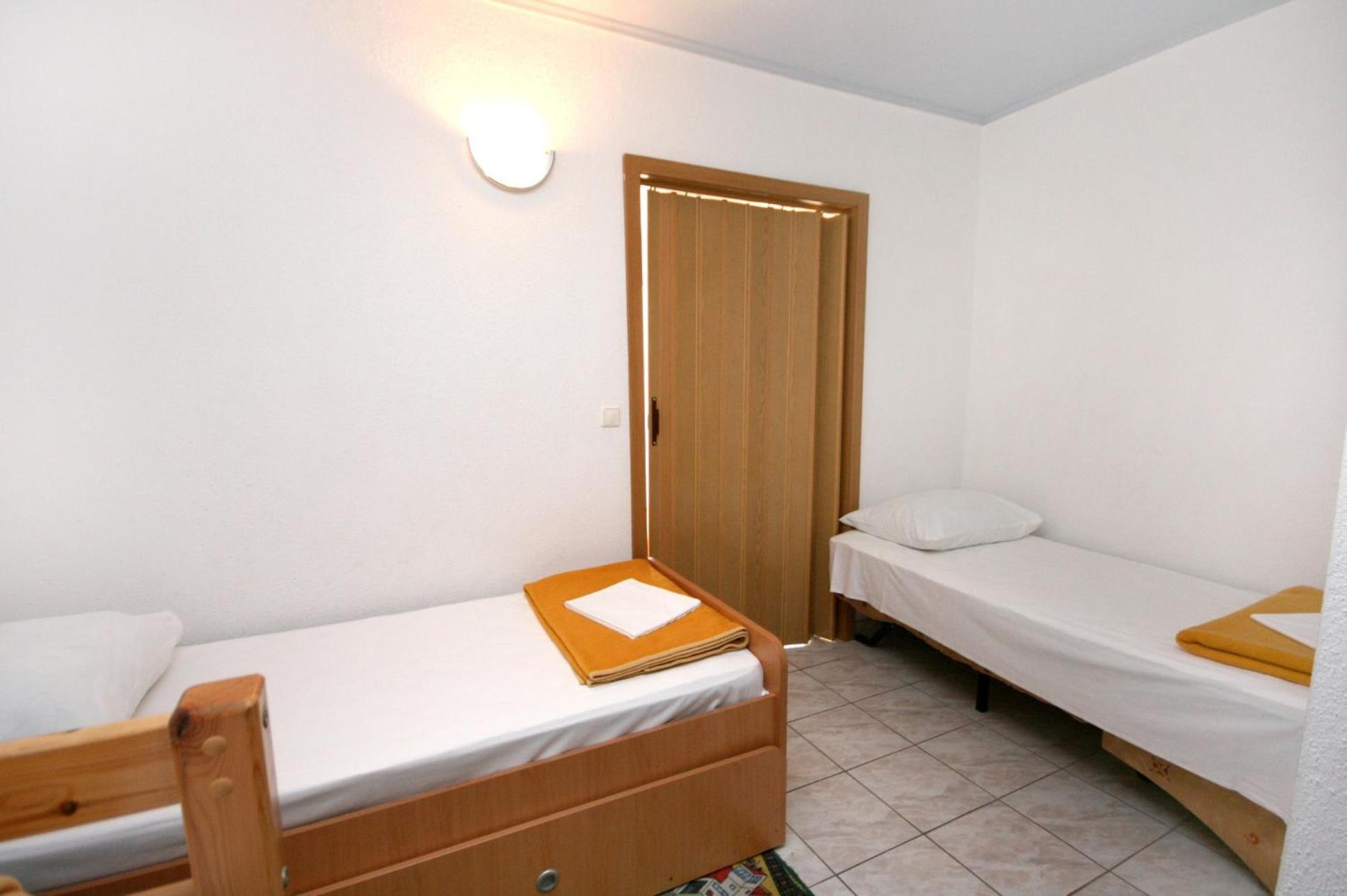 Apartments By The Sea Promajna, Makarska - 2673 Номер фото